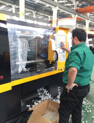 China Pet Preform Injection Molding Machine , Blowing Machine For Pet Bottles for sale