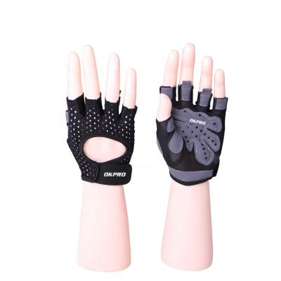 China Custom Weightlifting Gym Gloves New Fitness Comfortable Cross Design for sale