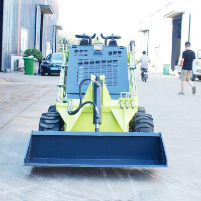 China Mini Skid Steer Loader aprovado pela EPA com 950 kg de peso da máquina e 17,2 kW de potência à venda