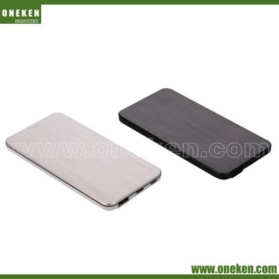 Chine Banque micro 5000mAh, couleurs mobiles portatives de puissance d'USB de chargeur de batterie diverses à vendre