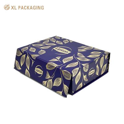 China Matt Lamination Printing Clothing Paper Box Folding Box With Magnetic Closure for sale