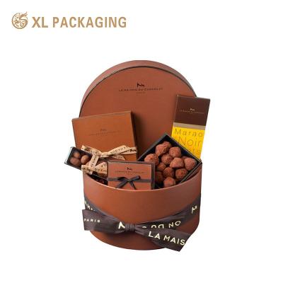 China Brown Round Chocolate Paper Box Tube Cookie Macaron Biscuit Packaging Box With PET Tray for sale