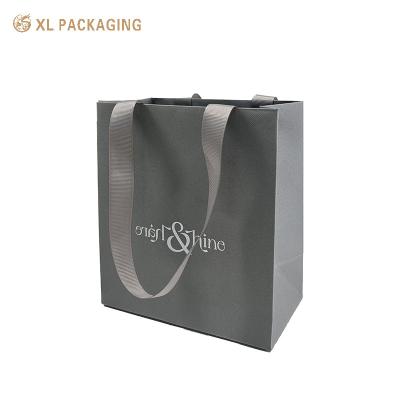 China Bolsa de papel de venta directa de fábrica Gris Uno para embalaje de regalos Bolsa de regalo pequeña con logotipo Añadir bolsa de compras en venta