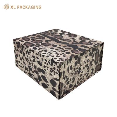 China Folding Magnet Paper Box Candle Cartoon Toy Clothing Gift Packing Craft Box With Logo for sale