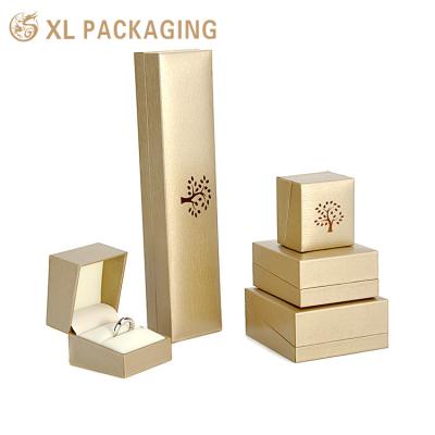 China Custom Logo PU Leather Jewelry Box for Packaging Pendant Bangle Bracelet Necklace Set for sale