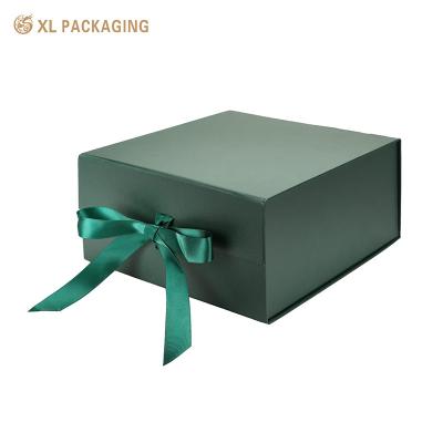 China Stylish Magnetic Folding Gift Packaging Boxes With Lid for Printing Handling for sale