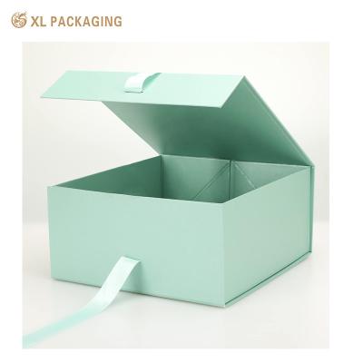 China Customized Logo or Design Magnetic Closure Box for Wigs Clothing T-Shirt Packaging for sale