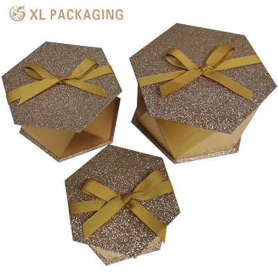 China Valentine's Day Chocolate Candy Gift Boxes , Customized Special Shaped Packaging with UV Finishing and 1.5mm Thickness for sale