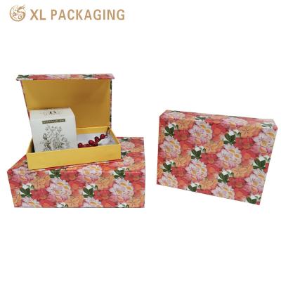 China Eco-friendly Colorful Outside Printed Magnetic Closure Book Gift Packaging Paper Box Customized Size With Magnet Lid for sale