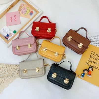 China No Deformation 2022 New Mini Fashion Cross Body Baby Girl Princess Single Shoulder Bag With Chain Strip Small Bag for sale