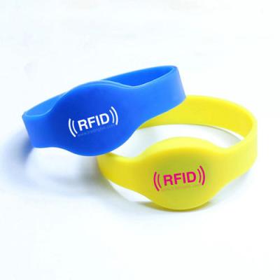 China Electronic identification rfid wristband adult 74mm diameter rfid waterproof/waterproof passive silicone wristband for sale