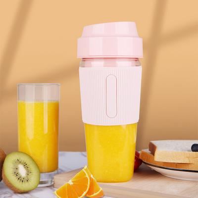 China Custom Portable Cup Juice Wireless Cup Electric Travel Easy Handling USB Charging Fruit Juicer Stainless Steel Vacuum Automatic Blending Juicer for sale