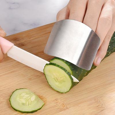 China Kitchen Stainless Steel Finger Protector Viable Guard From Cutting Finger Protector Fruit And Vegetable Cutter Tool for sale