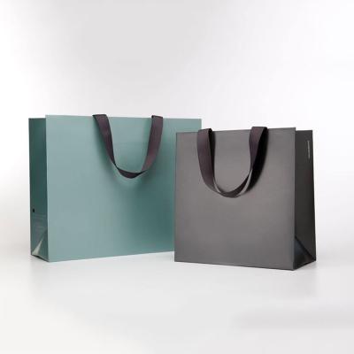 China Size Recyclable Luxury Custom Wholesale Wedding Fashion Gift Bag Paper Manufacturers for sale