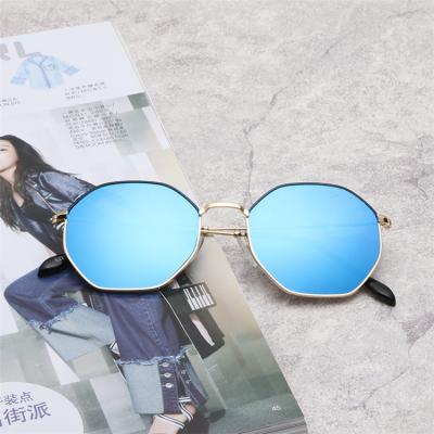 China Fashion Sunglasses Shape Sunglasses Metal Polarized Unisex Sunglasses for Heavy Duty Sun for sale