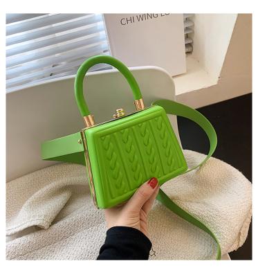 China Fashion drop shipping twill embroidery yarn ladies dinner bag style clutch shoulder bag women handbags new for sale