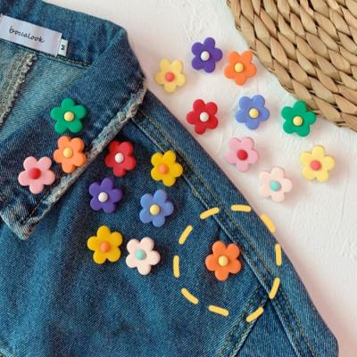 China Natural Flowers Clothing Accessories Plastic Brooches Brooches Women's Mini Pin for sale