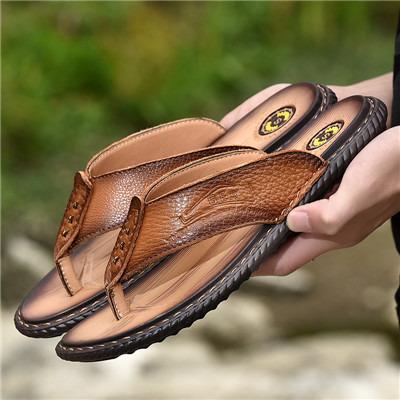 China Summer outdoor men's leather sandals fashion pinch sandals and slippers stretch first layer leather flip flops for sale