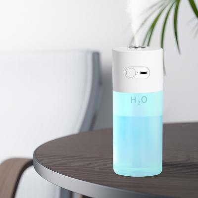 China Mini Car Diffuser Humidifier Low Price Car Continuous Spray 5H Cup Humidifier 40-50mL/H Volume for sale