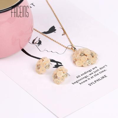 China TRENDY FACEINS Acrylic Flower Earrings Necklace Set Women Flower Ball Necklace Gold Fashion Jewelry Pendant Set For Party for sale