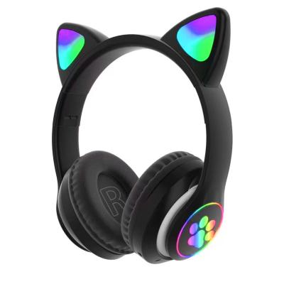 China Wireless Control Radio With Customized Package Gaming Headset Earphone Cartoon Cat Earphones for sale