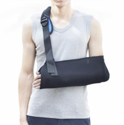 China Breathable Comfortable Arm Sling Dislocated Shoulder Sling For Broken Arm Immobilizer Wrist Elbow Support for sale