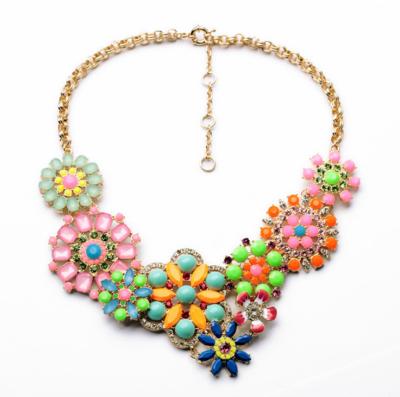 China Fashionable Luxury Colorful Crystal Pendant Necklace Rope Chains For Women Wholesale Statement Necklaces For Women Miner for sale