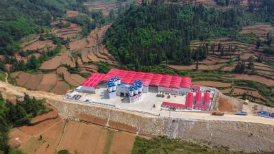 China Instalación de mezcla de cemento y suelo Hzs180 Concreto en lotes Máquina mezcladora de concreto en venta