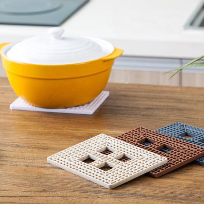 China Viable Retractable Collapsible Heat Resistant Coasters Tableware Hot Pot Pan Pad Anti Scalding Trivet Modern for sale