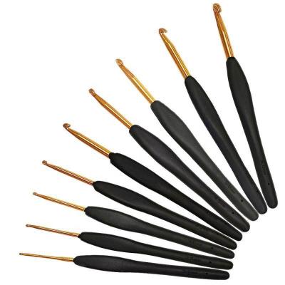 China 9pcs/set Silicone Soft Grip Crochet Hooks Aluminum Knitting Tool Kits with Sweater Needles Silicone Soft Grip Bundle Aluminum Crochet Hooks for sale