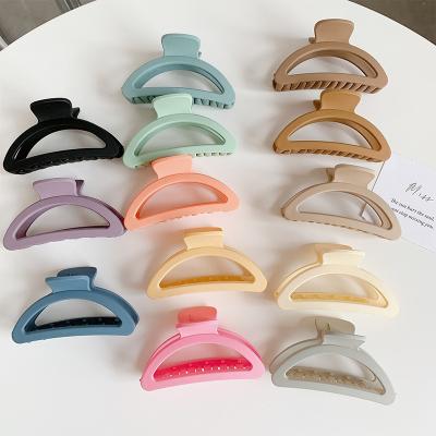 China Daily Wear Fashion Acrylic Hair Acetate Semicircle Hollow Out Large Hair Claw Clip Women Hair Accessories For Girls Claw Clip for sale