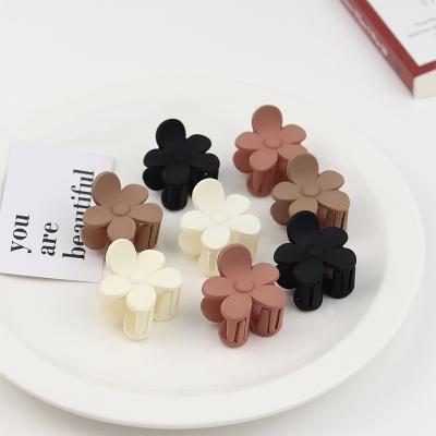 China Plastic Resin Matte Floral Hair Claw New Korean Fashionable Cute Girl Daily Mini Flower Hair Claw Kids Wear Hair Clips For Women Thin Hair for sale