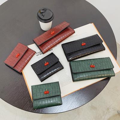 China Waterproof Fashion Long Purse Passport Card Holder Lady Wallet For Women PU Card Case Classic Crocodile Pattern Elegant Clutch Purse for sale