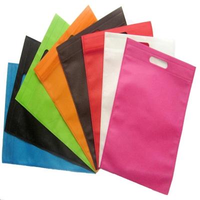 China Recyclable Reusable Newcomers Carry Bag Non Woven Fabric Garment Bags for sale