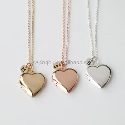 China Beautiful gift pendant necklace, gold heart initial necklace for gift for sale