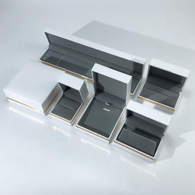 China Custom Luxury Plastic Gift Velvet Organizer Logo Jewelry Travel Packaging Ring White Magnetic Jewelry Boxes for sale