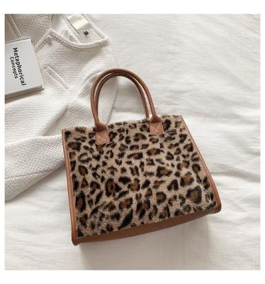 China Others 2021 Leopard Women's Large Capacity Handbag Fashion Plush Armpit Bag Customized Luxury Ladies Handbags for sale