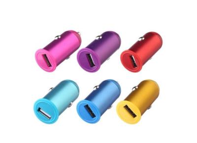 Chine Mini adaptateur coloré de chargeur de voiture d'Iphone USB, adaptateur universel de chargeur de téléphone portable à vendre