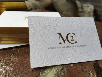 China Luxury Uncoated Paper Card Hot Stamp Gold Foil Business Card Black And White Business Card for sale