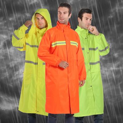 China 2023 new hot sale rain coat pocket raincoat motowolf windproof raincoat customize for workers for sale