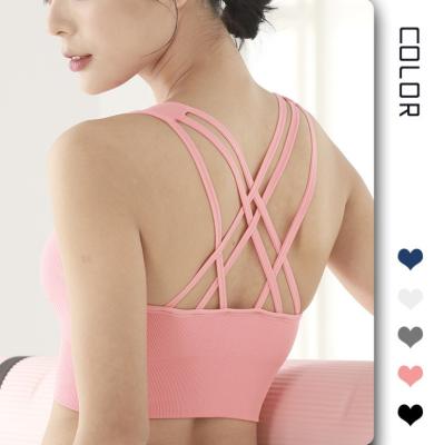 China Breathable GIRL RUNNING Cross Back Padded Strappy Sports Bras For Woman Medium Support Yoga Bra With Removable Cups for sale