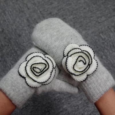 China Simple Fashion Lady Ski Mittens Decorated With Protection Flower Warm And Good Function for sale