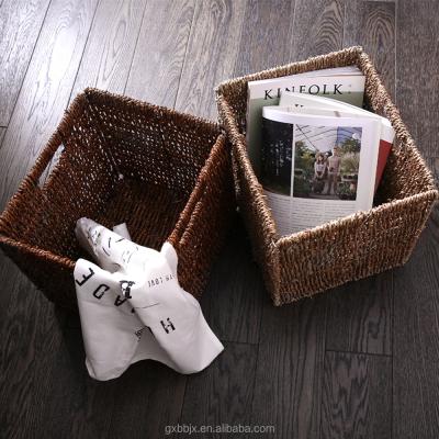 China Sustainable Natural Straw Storage Basket With Metal Frame for sale