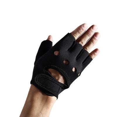 China Adjustable Elasticity Breathable Breathable Durable Custom Padded Half Fingers Gym Gloves For Men And Women for sale