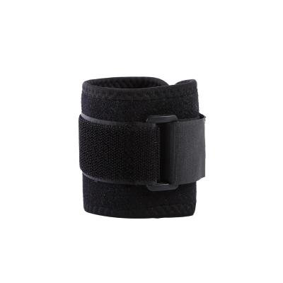 China Adjustable Elasticity Breathable Wrist Protector Wraps Breathable Customized Design Sports Wrist Support Training for sale