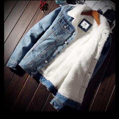 China Anti-wrinkle Men's Light Blue Shearling Jean Jackets Outerwear Warm Denim Coats Thicker Fur Wool Oversized Coat Winter Denim Jackets for sale