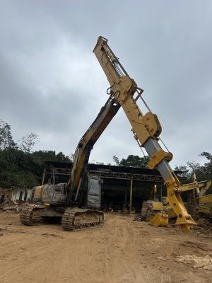 China Customizable Excavator XE370 Three Stage Telescopic Arm BS900 Material Lighter Efficient In Carrying Bucket Or Grab 37T for sale