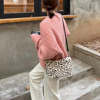 China New Fashion Trend Women Waterproof Leopard Shoulder Bag Retro Tote Bag Vintage Lady Faux Fur Bag Plush Handbag for sale