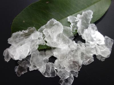 China Muscovite White Flakes Synthetic Mica 150MPa Tensile Strength Chemical Raw Materials for sale