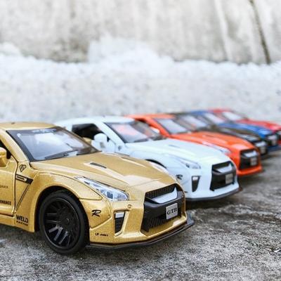 China Simulation Model Custom Alloy Die Castings Die Cast Toy Vehicles Doors Open Racing Diecast Car Model Toys for sale